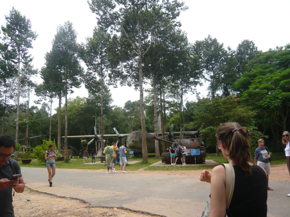 ツアーのアイルランド人と、ベトナム人ガイド